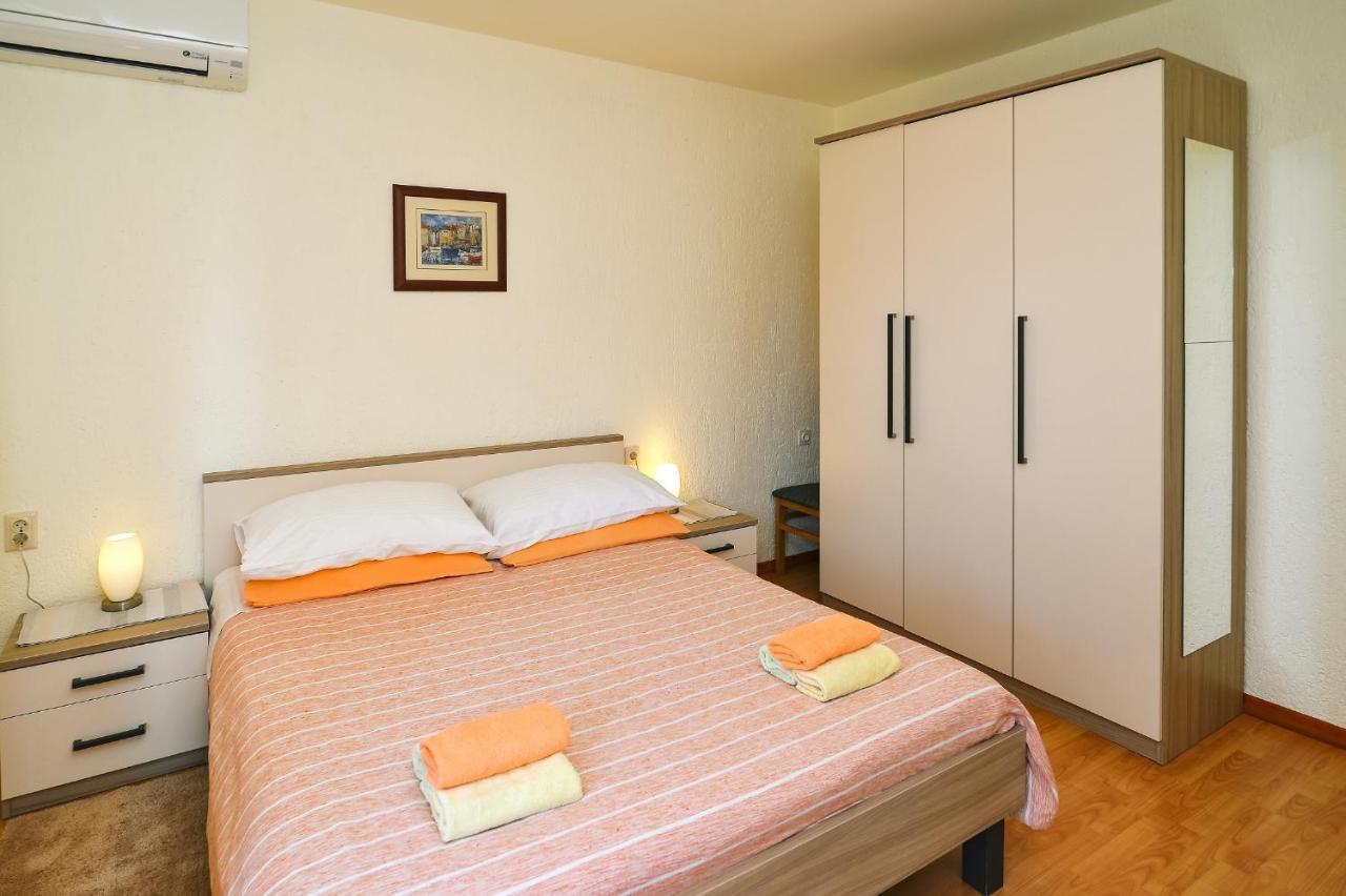 Charming Getaway W Panoramic Sea Views And Rewarded Garden